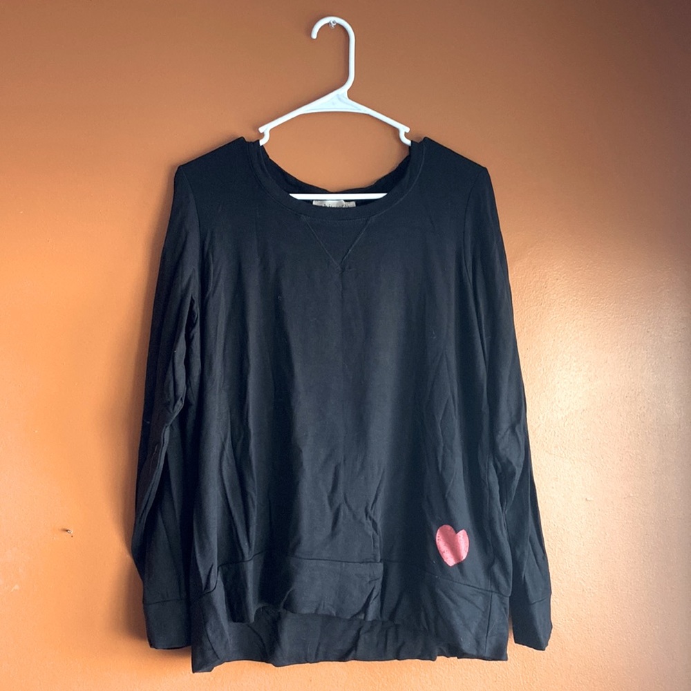 Black Sweatshirt Crewneck Heart Detail Bottom Right